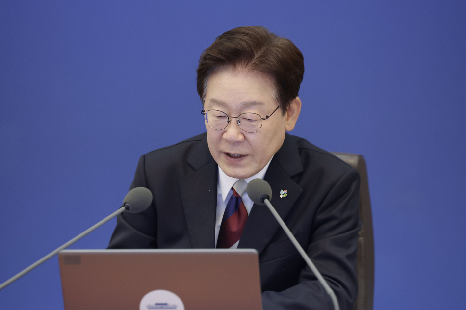 이재명 대통령이 지난 4일 청와대에서 열린 수석보좌관회의에서 발언하고 있다. 연합뉴스
