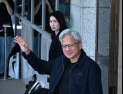 470만원 디올 셔츠 입더니…밤엔 다시 ‘그 옷’ 꺼내든 젠슨 황 [현장+]
