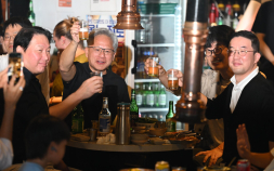 형님들의 ‘삼소 회동’…젠슨 황·최태원·구광모·이해진 뭉쳤다 [쿠키포토]