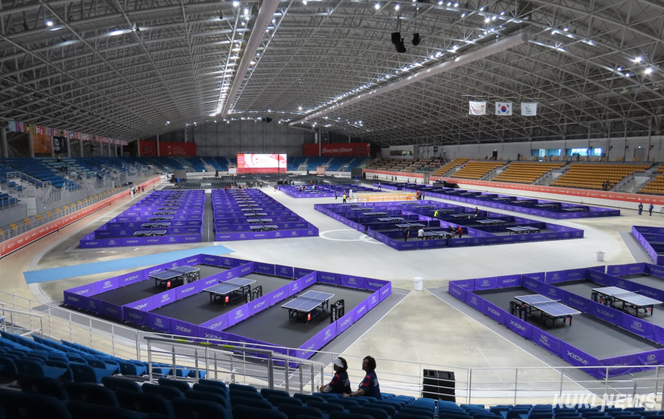 국제탁구연맹(ITTF) 회장이자 국제올림픽위원회(IOC) 위원인 페트라 쇠링 회장이 이번 대회 참석을 위해 강릉을 방문, 선수로도 직접 참가해 전 세계 마스터즈 선수들과 함께 한다. 본경기장인 강릉오발(강릉스피드스케이팅경기장) 모습. 전인수 기자
