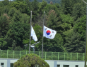 춘천 공공기관과 학교 10곳 중 6곳만 현충일 태극기 ‘조기 게양’