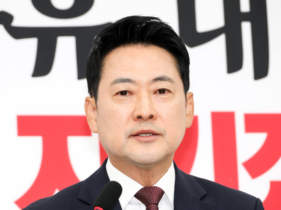 장동혁 국민의힘 대표가 7일 국회에서 6·3 지방선거에서 불거진 투표용지 부족 사태와 관련한 기자회견을 열고 있다. 연합뉴스