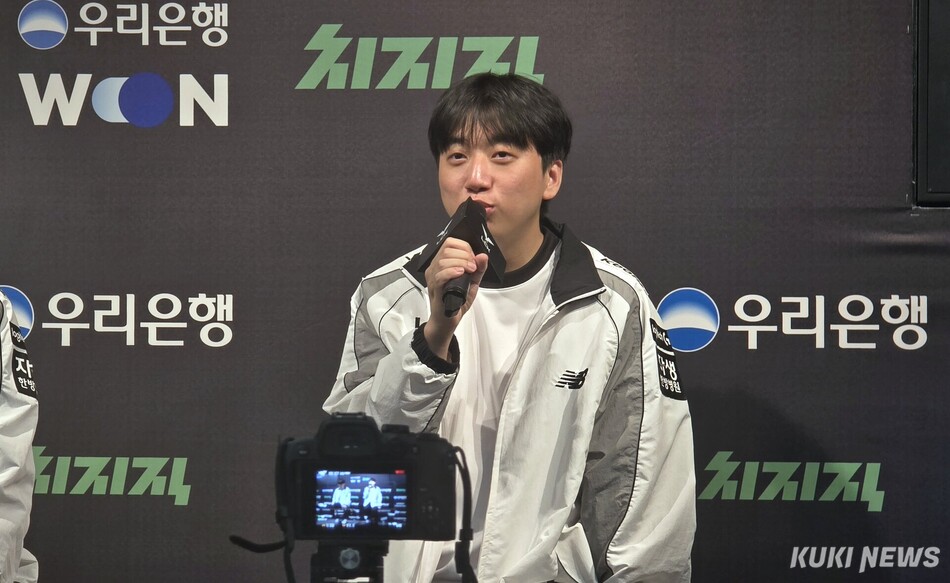 고동빈 감독이 7일 서울 종로구 롤파크 LCK 아레나에서 열린 ‘2026 로드 투 MSI’ 2라운드 디플러스 기아와의 경기를 마친 뒤 기자회견에 임하고 있다. 김영건 기자