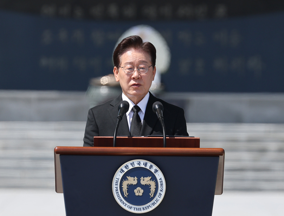 이재명 대통령이 지난 6일 서울 동작구 국립서울현충원에서 열린 제71회 현충일 추념식에서 추념사를 하고 있다. 연합뉴스