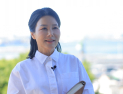 [전정희의 행간] 동해의 푸른 바다, 초심의 돛을 올리는 ‘묵호댁’의 노래