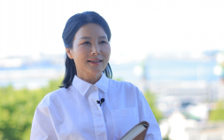 [전정희의 행간] 동해의 푸른 바다, 초심의 돛을 올리는 ‘묵호댁’의 노래