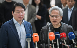 “피지컬AI 시대, 최적화된 한국”…젠슨 황, SK그룹 손잡은 이유는 [현장+]