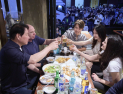 “딸들도 깐부”…최태원·젠슨황 2세 ‘치맥회동’도 성사