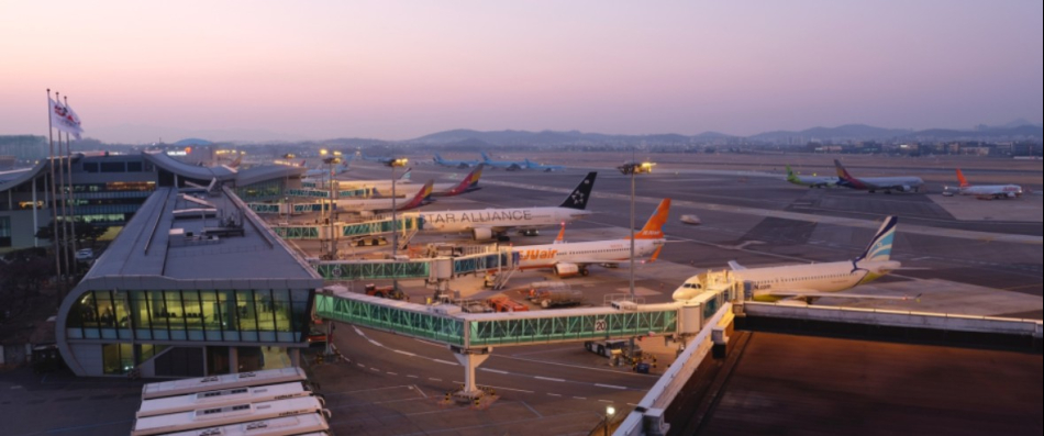 김포공항 계류장에 항공기들이 서 있다. 한국공항공사 제공