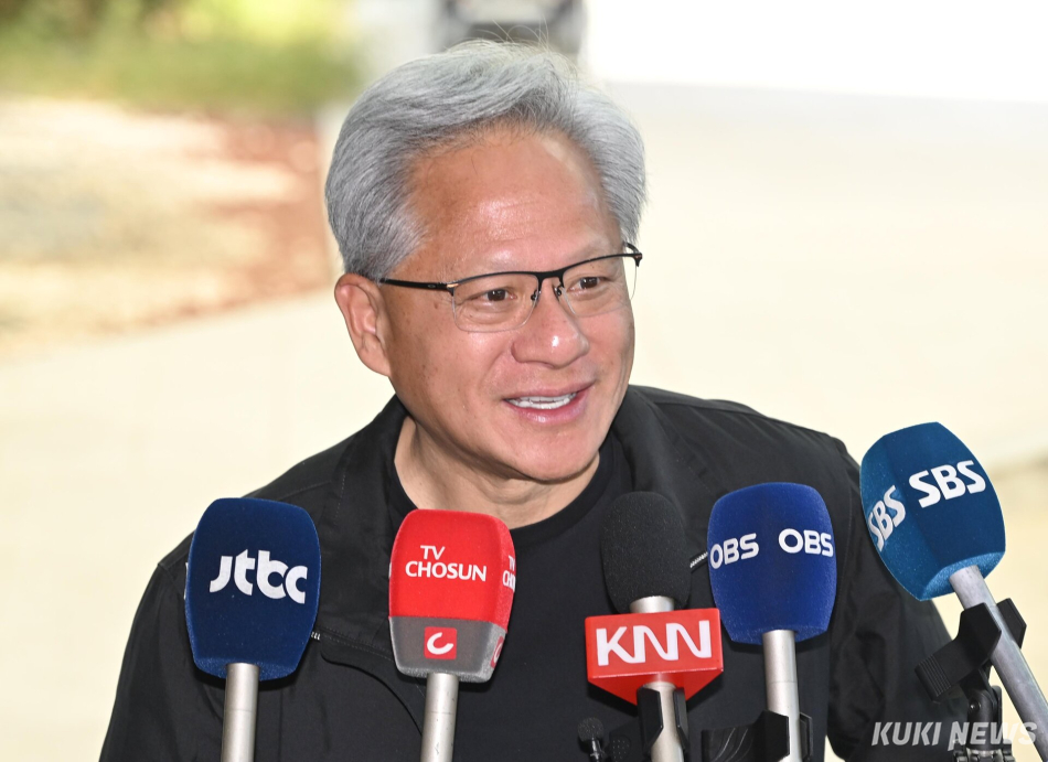 젠슨 황 엔비디아 CEO가 9일 오전 9시 김포공항비즈니스항공센터를 통해 한국을 떠났다. 임은재 기자