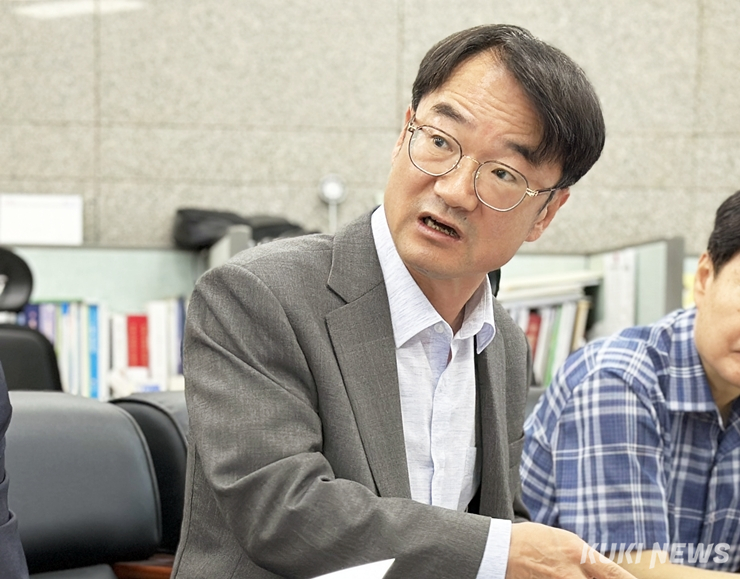 9일 정부대전청사 기자실에서 ‘AI 시대 올바른 특허출원 안내서’ 발간을 설명하는 정연우 지식재산처 차장. 사진=이재형 기자