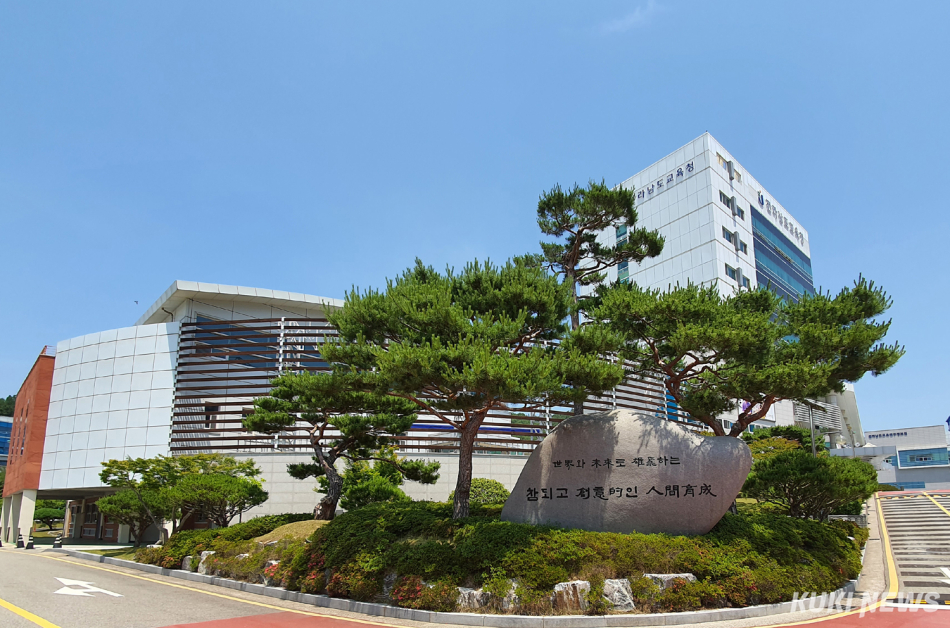 전남교육청에 따르면 전남 J-파이널 출제위원과 수능분석연구회는 이번 모의평가가 교육과정을 벗어난 킬러문항을 배제하면서도 적정 수준의 변별력을 갖춘 평이한 난도로 출제됐다고 평가했다. /신영삼 기자
