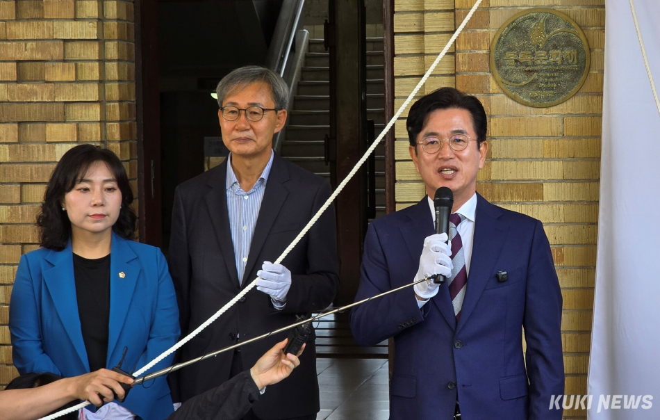 허태정 대전시장 당선인이 9일 옛 충남도청사에서 열린 민선 9기 인수위 현판식에 앞서 국민 주권 주의를 만들 것을 약속하고 있다. 사진=명정삼 기자.