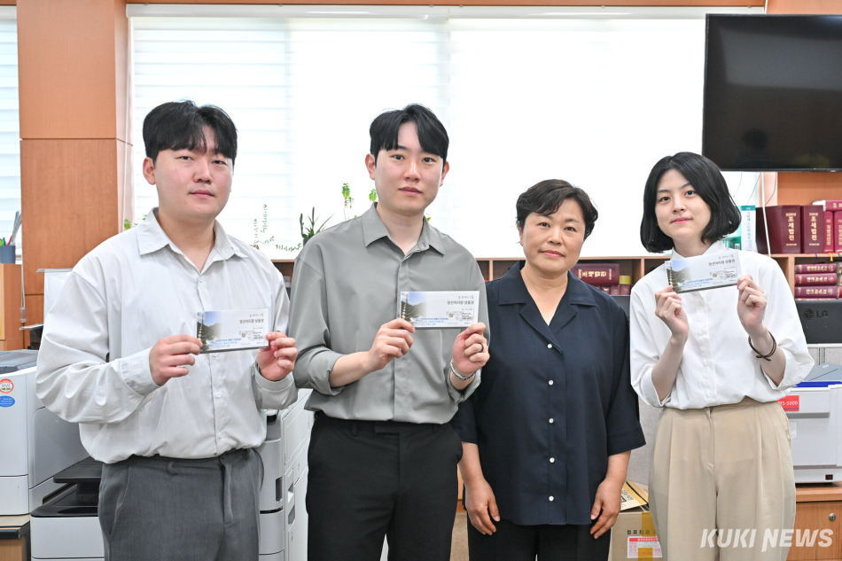 강원 정선군청 세무과 김진우(왼쪽부터) 주무관, 임용현 주무관, 목문영 세무과장, 엄희재 주무관. 정선군