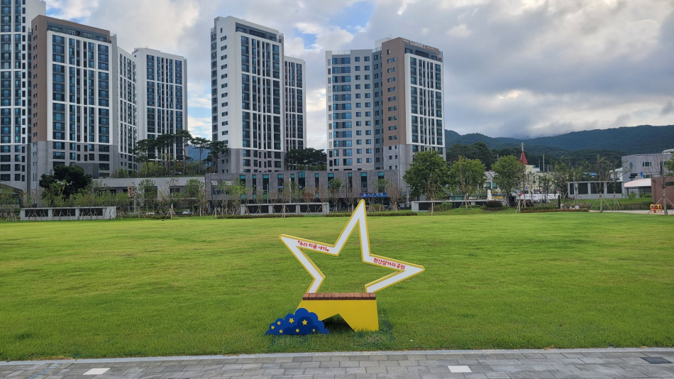 천안삼거리공원과 인접한 아파트단지 전경. 조한필 기자