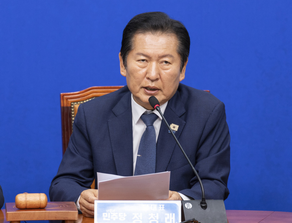 정청래 더불어민주당 대표가 10일 서울 여의도 국회에서 최고위원회의에서 발언하고 있다. 연합뉴스
