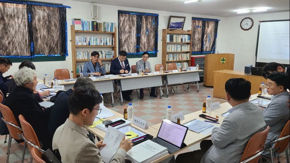 거제 가배권역단위 거점개발사업을 위한 토론이 진행되고 있다. 거제시 제공