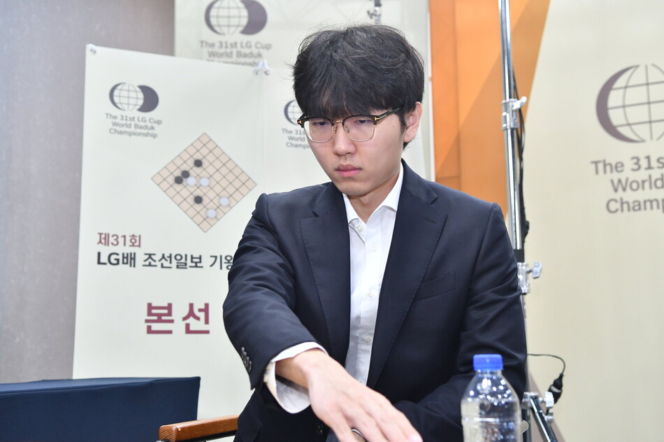 ‘바둑 황제’ 신진서 9단은 8강에서 중국 랭킹 1위 딩하오 9단과 격돌한다. 한국기원 제공