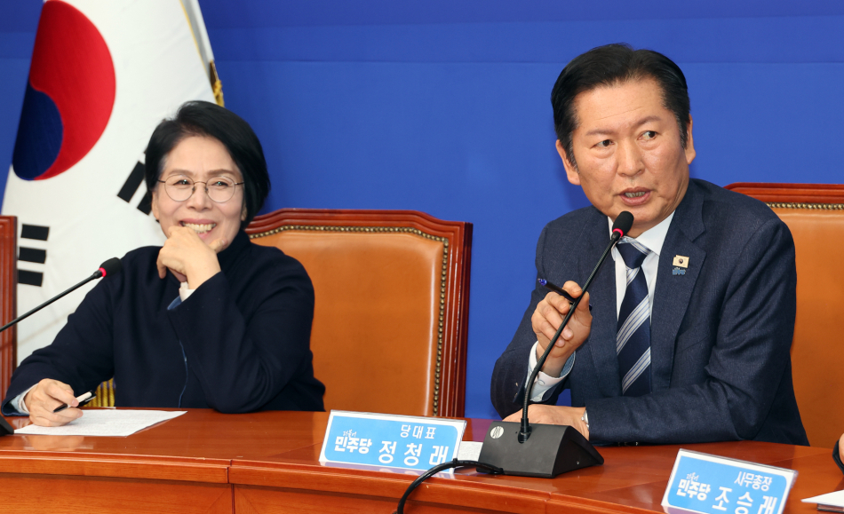 최민희(왼쪽부터) 민주당 의원과 정청래 민주당 대표. 연합뉴스