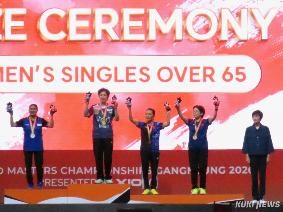 강릉시 강릉올림픽파크 일원에서 지난 5일 개막된 ‘XIOM 2026 강릉세계마스터즈탁구선수권대회’가 12일 열린 각 종목 준결승·결승전과 시상식을 끝으로 모든 경기 일정이 모두 마무리되고 막을 내렸다. 여자단식 65세부 시상식. 전인수 기자