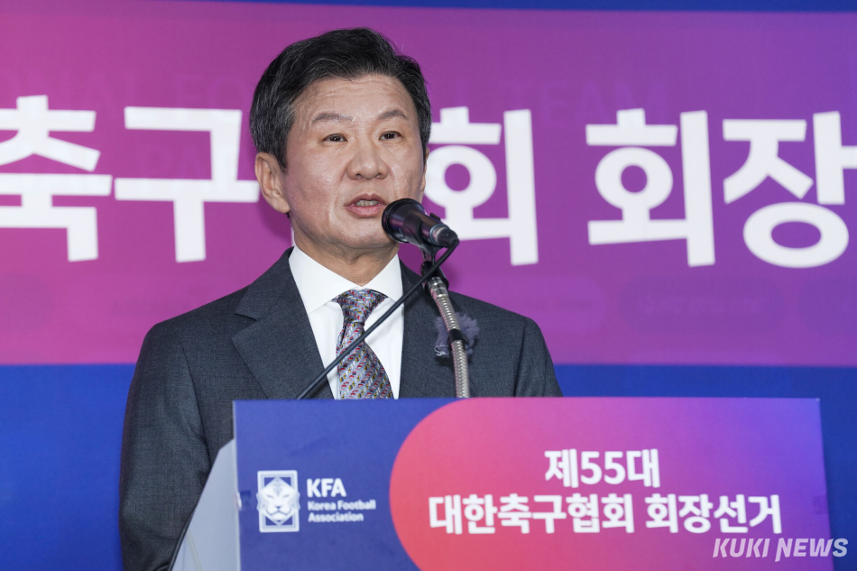정몽규 대한축구협회장이 지난해 2월 서울 종로구 축구회관에서 열린 제55대 대한축구협회장 선거에서 당선된 뒤 입장을 밝히고 있다. 쿠키뉴스 자료사진
