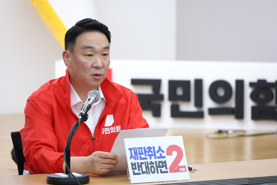 6·3 지방선거-재보선 사전 투표를 하루 앞둔 지난달 28일 국민의힘 정희용 선거대책본부장이 서울 여의도 중앙당사에서 기자회견을 하고 있다. 연합뉴스
