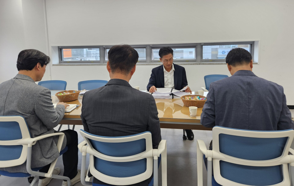 김병삼 영천시장 당선인이 15일 정책기획실 업무보고를 시작으로 민선9기 시정 점검에 나섰다. 김병삼 당선인 제공