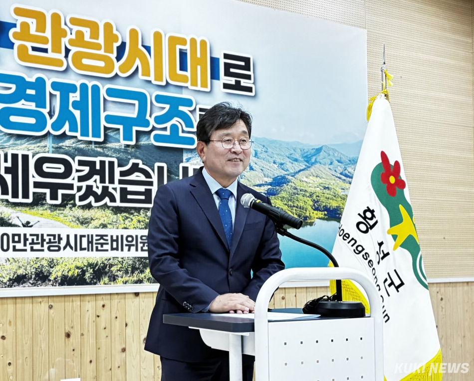 장신상 횡성군수 당선인이 15일 인수위 사무실에서 긴급 기자회견에 나서고 있다. 횡성=윤수용 기자