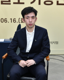 LG배 징크스 못 깼다…신민준, 왕싱하오에 역전패