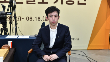 LG배 징크스 못 깼다…신민준, 왕싱하오에 역전패 [바둑]