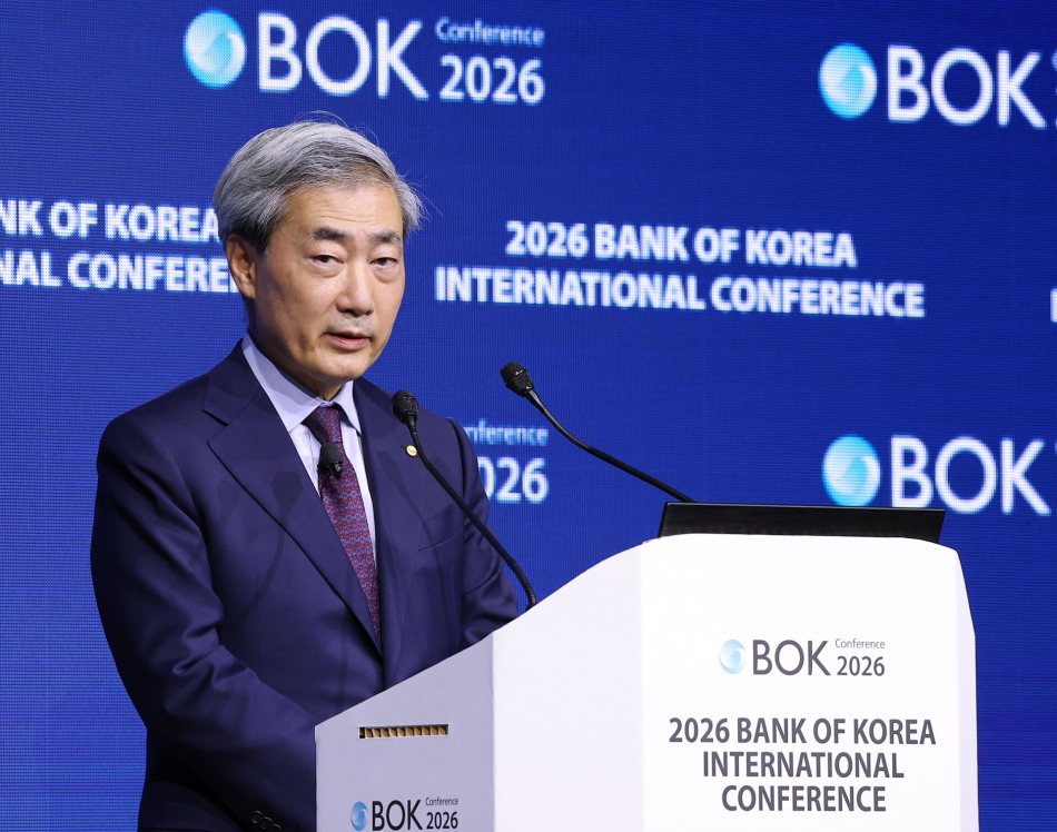 신현송 한국은행 총재가 지난 1일 서울 중구 한국은행 별관에서 열린 2026 BOK 국제 콘퍼런스에서 개회사를 하고 있다. 연합뉴스