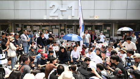 체육단체·시위대, ‘개표소’ 경기장 진입 합의했지만…대치 지속돼