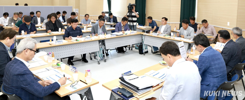 ‘횡성 500만 관광 시대 준비위원회’는 16일 횡성군체육회관에서 군정 주요 현안에 대한 업무보고를 받았다. 준비위원회