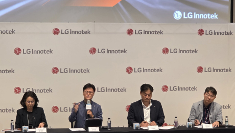 ‘AI·6G 핵심’ 반도체 기판 공개한 LG이노텍…“영업익 1조 키운다”