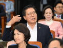 국힘 의원총회 시작부터 충돌…송석준 “당 불통 상태” 공개발언 요구에 소란 [쿠키포토]