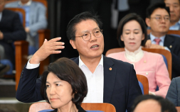국힘 의원총회 시작부터 충돌…송석준 “당 불통 상태” 공개발언 요구에 소란 [쿠키포토]