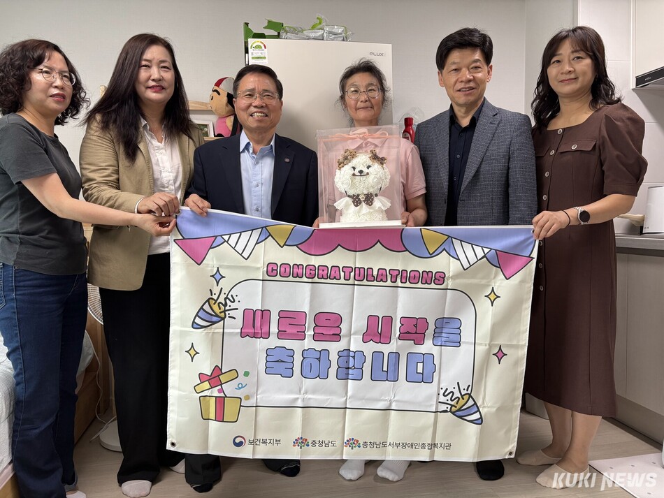 충남도는 17일 보령시 내 한 아파트에서 자립에 성공한 A씨와 도·시 공무원 등이 참석한 가운데, 자립 주택 입주식을 열고 새로운 독립생활을 응원했다. 충남도