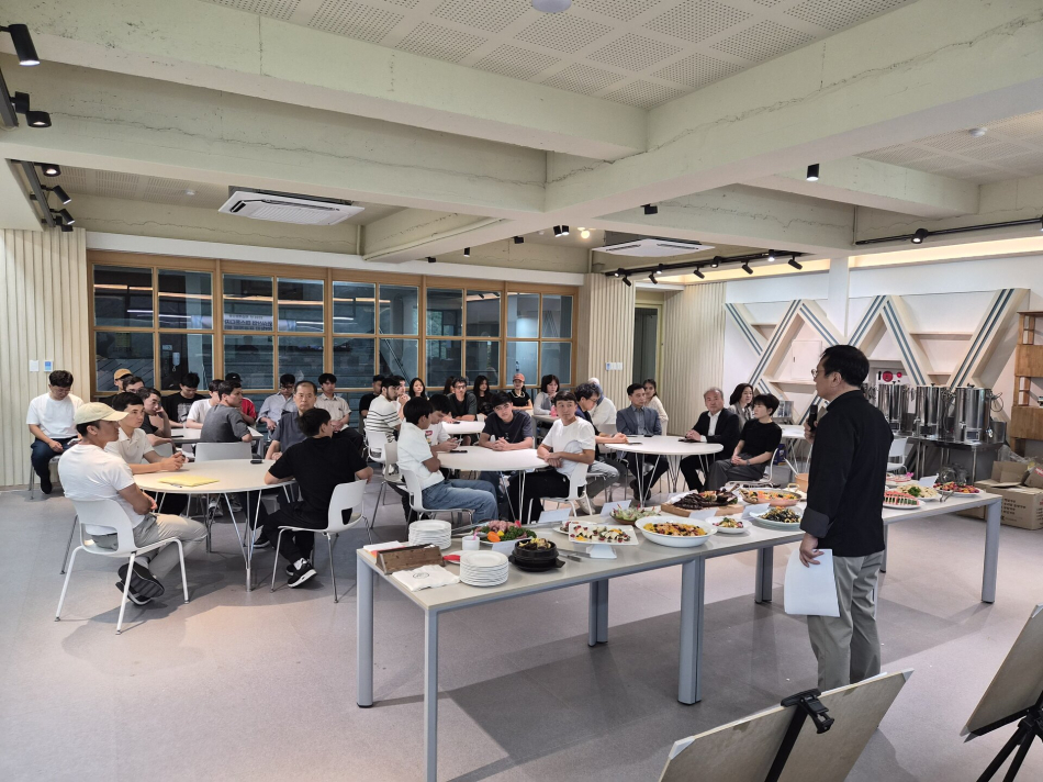 경북과학대 조리사관학과 학생들이 기능성 식재료를 활용한 캡스톤 요리를 선보였다. 경북과학대 제공