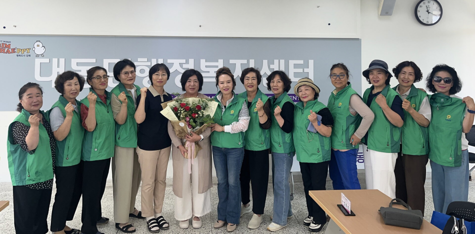 김해 대동면 새마을문고회가 독서교류회를 갖고 있다. 김해시 제공