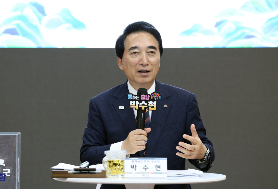 아산시민 질문에 답하는 박수현 당선인.