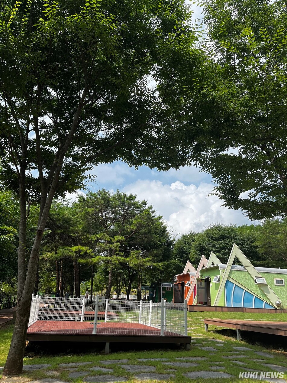 가성비 만점 ‘정선 펫 캠핑장’. 정선=윤수용 기자