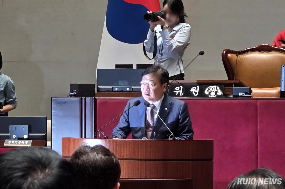 정점식 국민의힘 원내대표가 18일 오후 국회 예산결산위원회 회의장에서 열린 의원총회에서 발언하고 있다. 김건주 기자