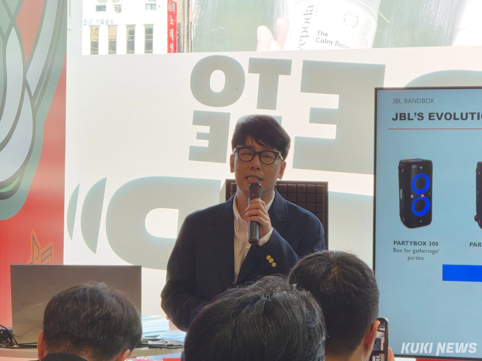 임상우 하만코리아 프로가 18일 서울 성수동 틸테이블에서 JBL의 스마트 오디오 라인업을 소개하고 있다. 이혜민 기자