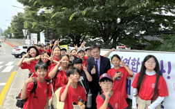 [포토] 김중남 강릉시장 당선인, 업무보고 받고 월드컵 응원하고 바쁜 행보