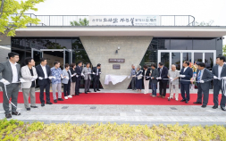 익산에 ‘윤흥길, 소라단 가는 길 문학의 집’ 개관