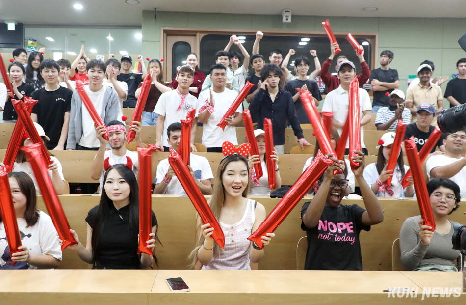 영남이공대 유학생들이 19일 대한민국과 멕시코의 2026 북중미 월드컵 경기를 함께 보며 응원을 하고 있다. 최태욱 기자