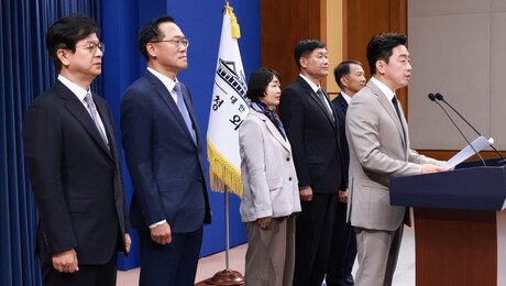 靑 수석급 5명 인사 개편…홍보 성기홍·민정 한찬식·사회 김경자