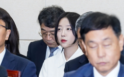 쯔양 협박해 돈 뜯은 변호사…법원 “7310만원 배상”