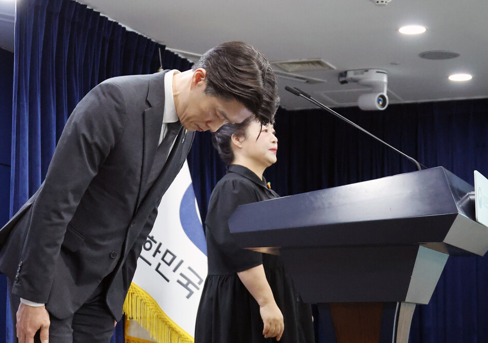 개인정보 유출 사과하는 노용석 중소벤처기업부 차관. 연합뉴스