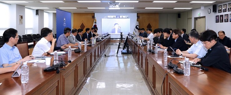 22일 정부대전청사에서 열린 ‘제1회 해외 지식재산관 회의‘를 주재하는 김용선 지식재산처장. 지식재산처